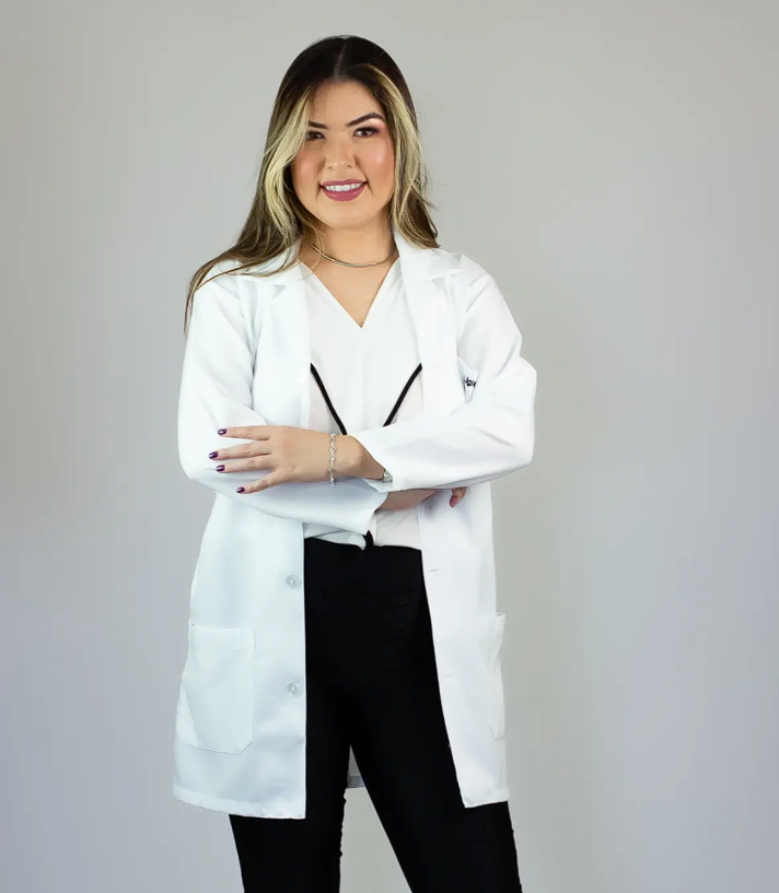 Dra. Lígia Yoshida em seu consultório